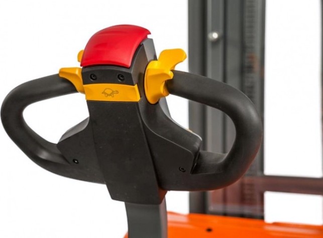 Самоходный штабелер TOR CDDR15-III 1,5 т 3,3 м (сопровождаемый) [1291533]